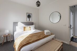 Clifftop Luxury With Spectacular Ocean Views