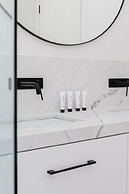 Clifftop Luxury With Spectacular Ocean Views