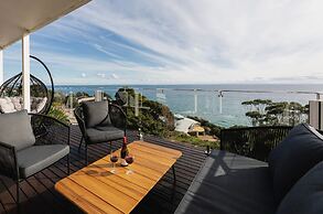 Clifftop Luxury With Spectacular Ocean Views