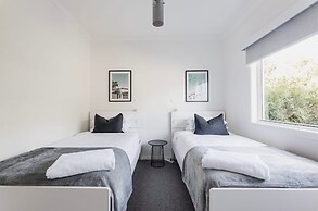 Clifftop Luxury With Spectacular Ocean Views