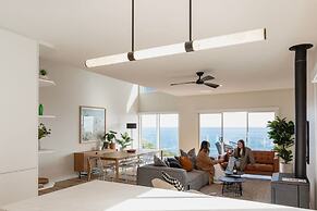 Clifftop Luxury With Spectacular Ocean Views