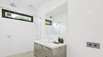 The Ocean s Edge Luxury Entertainer With Views