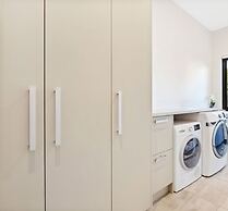 The Ocean s Edge Luxury Entertainer With Views