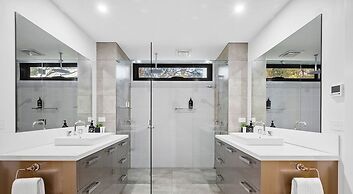 The Ocean s Edge Luxury Entertainer With Views