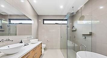 The Ocean s Edge Luxury Entertainer With Views