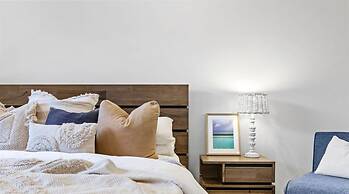 The Ocean s Edge Luxury Entertainer With Views