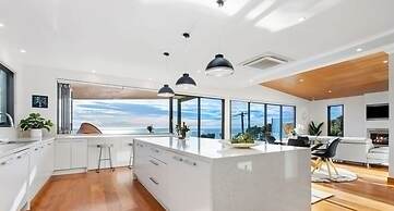 The Ocean s Edge Luxury Entertainer With Views