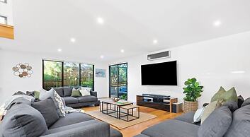 The Ocean s Edge Luxury Entertainer With Views