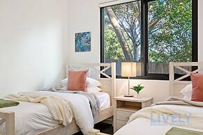 The Ocean s Edge Luxury Entertainer With Views