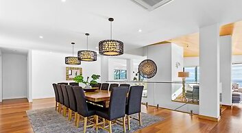 The Ocean s Edge Luxury Entertainer With Views