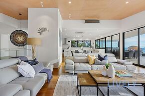 The Ocean s Edge Luxury Entertainer With Views