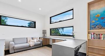 The Ocean s Edge Luxury Entertainer With Views