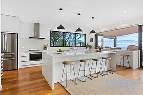 The Ocean s Edge Luxury Entertainer With Views