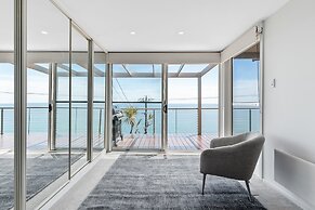 Clifftop Coastal Sanctuary With Panoramic Views