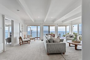 Clifftop Coastal Sanctuary With Panoramic Views