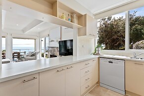 Clifftop Coastal Sanctuary With Panoramic Views