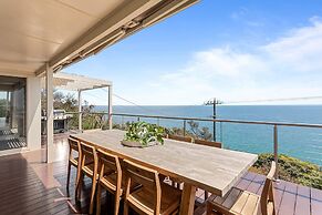 Clifftop Coastal Sanctuary With Panoramic Views
