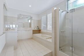 Clifftop Coastal Sanctuary With Panoramic Views