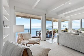 Clifftop Coastal Sanctuary With Panoramic Views