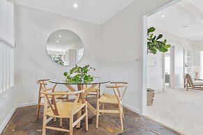 Clifftop Coastal Sanctuary With Panoramic Views