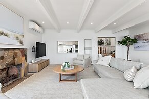 Clifftop Coastal Sanctuary With Panoramic Views