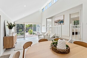 Clifftop Coastal Sanctuary With Panoramic Views