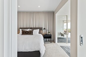 Clifftop Coastal Sanctuary With Panoramic Views