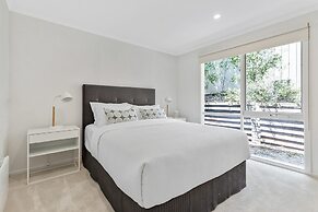 Clifftop Coastal Sanctuary With Panoramic Views