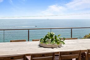 Clifftop Coastal Sanctuary With Panoramic Views
