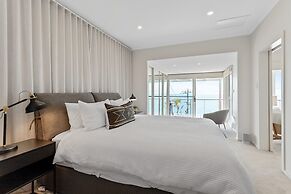 Clifftop Coastal Sanctuary With Panoramic Views