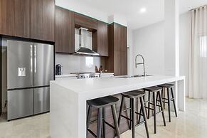 Cliffside Castle With Bay And City Views