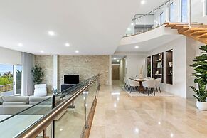 Cliffside Castle With Bay And City Views