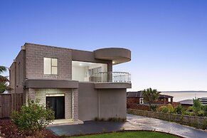 Cliffside Castle With Bay And City Views