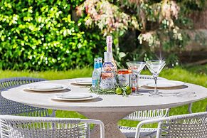 Luxury Cottage With Pool In Perfect Location