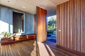 Luxury Portsea Sanctuary Gas Heat Pool Gardens