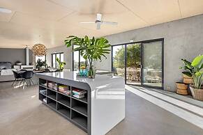 Luxury Portsea Sanctuary Gas Heat Pool Gardens