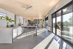Luxury Portsea Sanctuary Gas Heat Pool Gardens