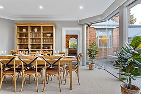 Tranquil Estate With Pool Heated Spa Gardens