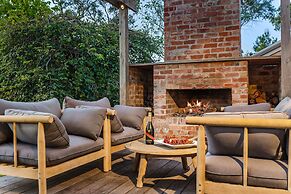 Tranquil Estate With Pool Heated Spa Gardens