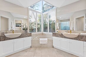 Tranquil Estate With Pool Heated Spa Gardens