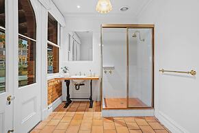 Tranquil Estate With Pool Heated Spa Gardens