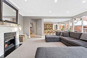 Tranquil Estate With Pool Heated Spa Gardens