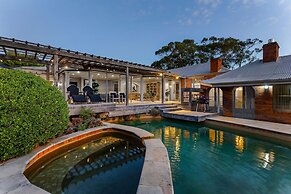 Tranquil Estate With Pool Heated Spa Gardens