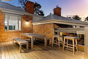 Tranquil Estate With Pool Heated Spa Gardens