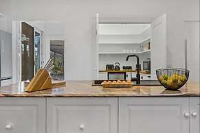 Tranquil Estate With Pool Heated Spa Gardens