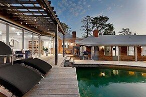 Tranquil Estate With Pool Heated Spa Gardens