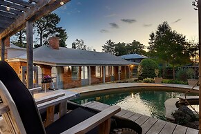 Tranquil Estate With Pool Heated Spa Gardens