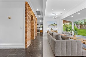 Tranquil Estate With Pool Heated Spa Gardens