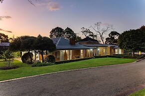 Tranquil Estate With Pool Heated Spa Gardens