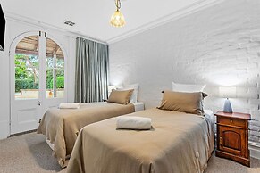 Tranquil Estate With Pool Heated Spa Gardens